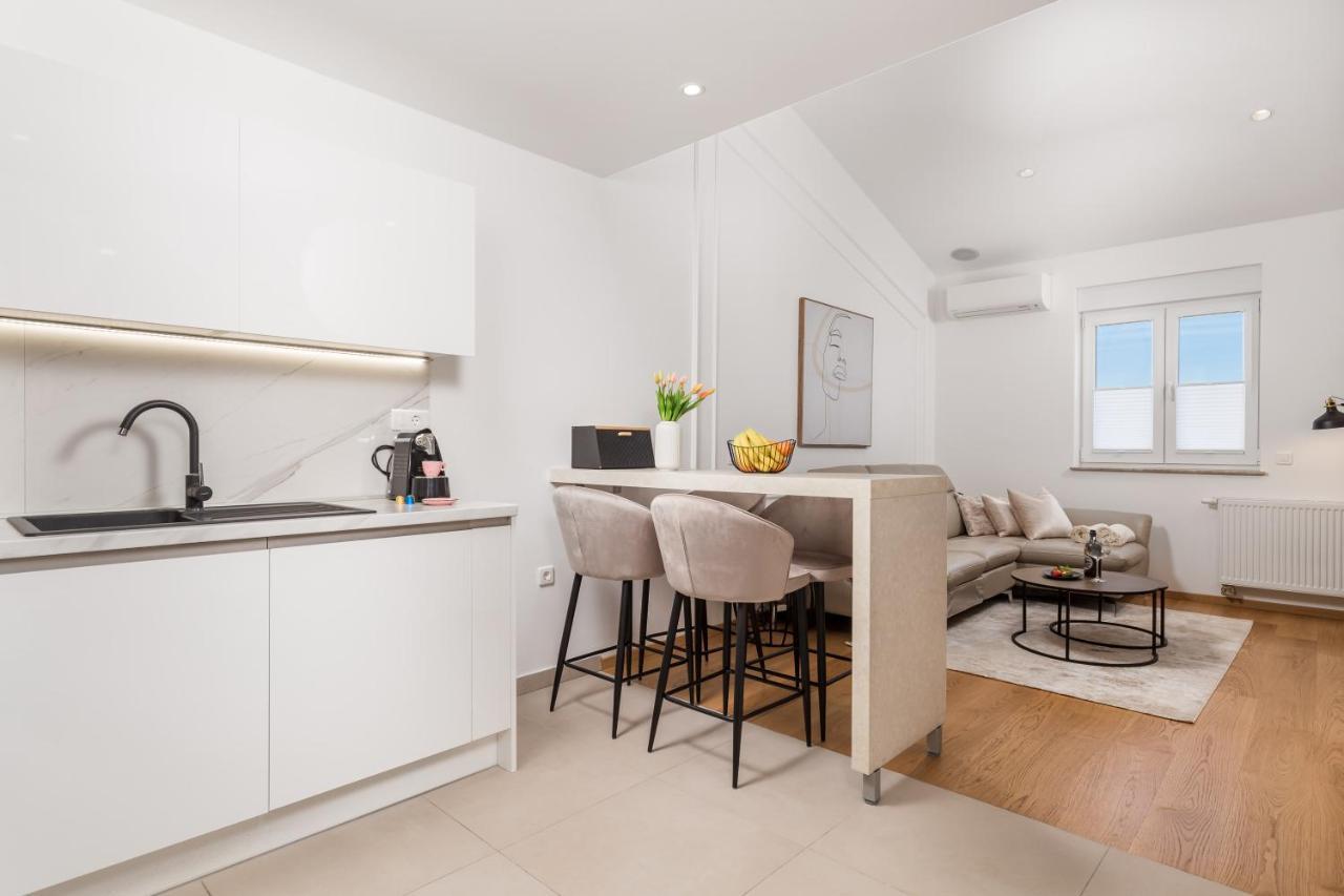 Gallery Apartment Megan2 With Parking Кастав Екстериор снимка